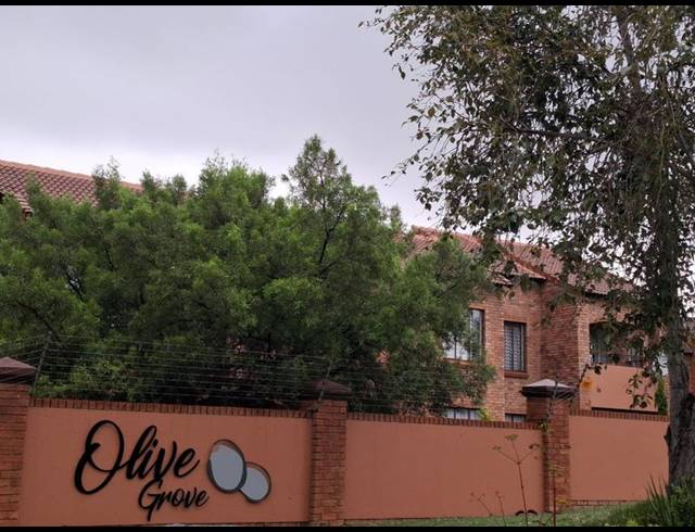 2 BEDROOM APARTMENT FOR SALE IN MOOIKLOOF RIDGE ESTATE